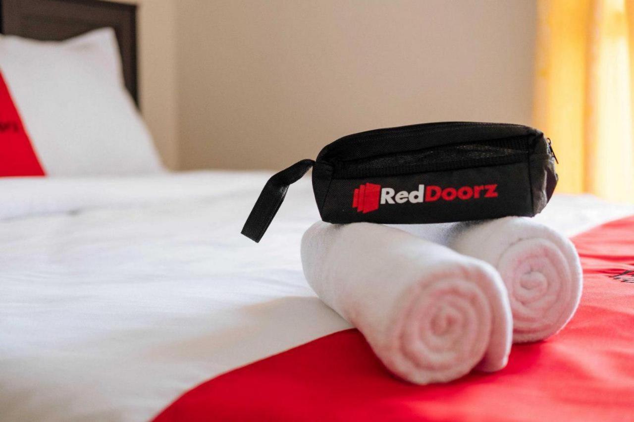 Reddoorz Apartment @ Sentul Tower Богор Экстерьер фото